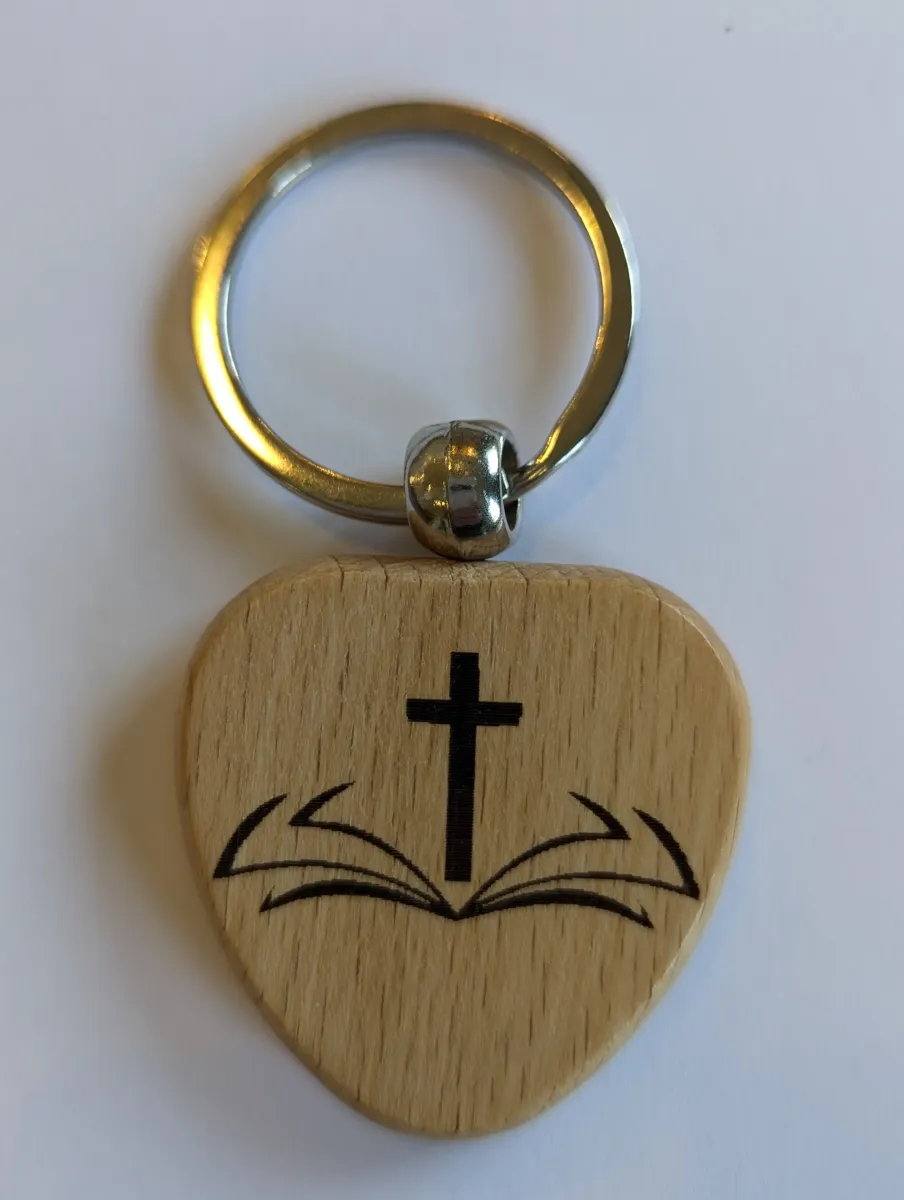 Porte-clé en bois "Croix sur Bible ouverte" - Forme cœur